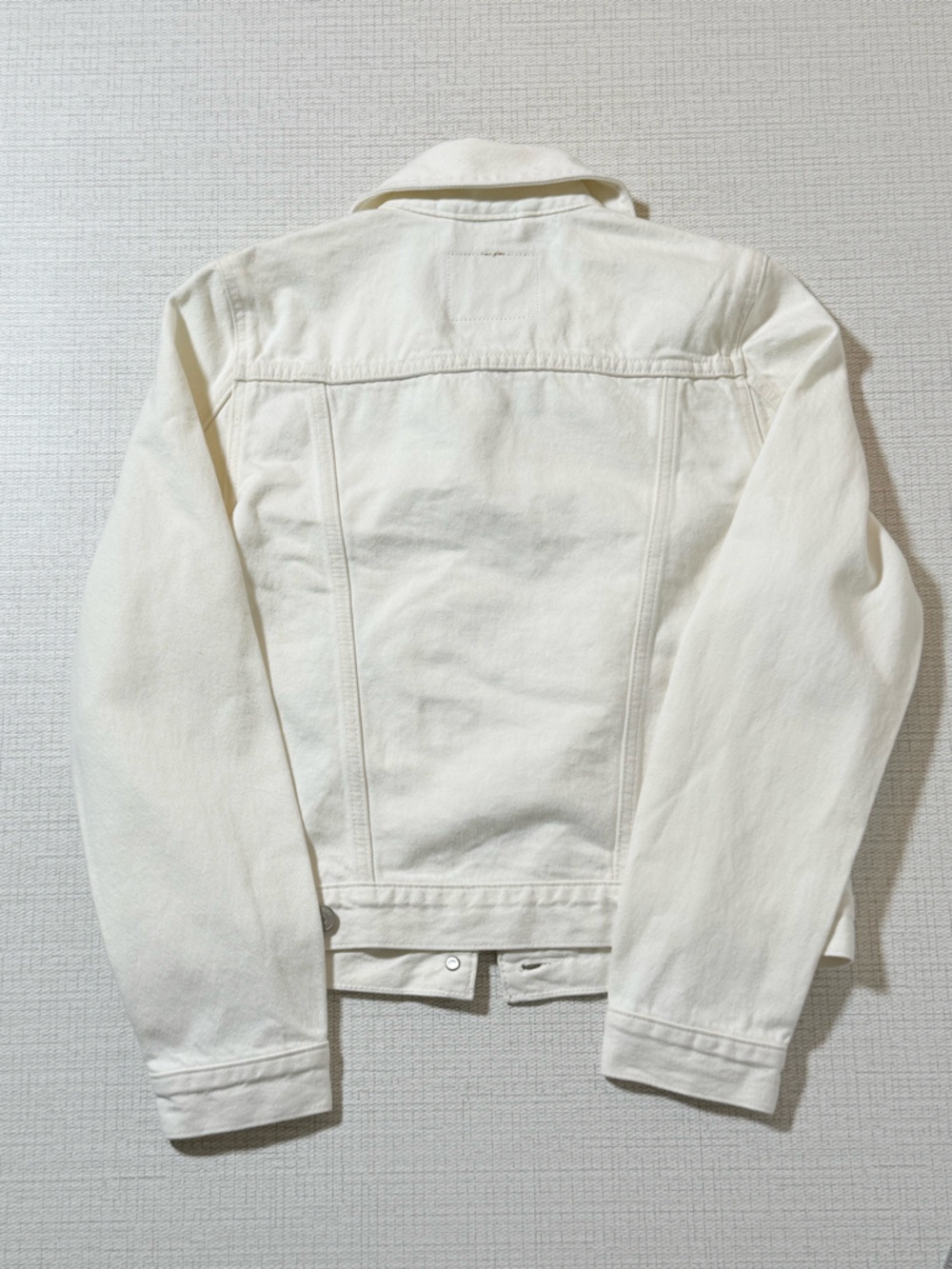 Levi's Women's Cream Denim Trucker Jacket - Picture 9 of 10